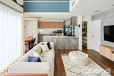 HOLIDAYS【高気密高断熱の家づくり】の施工事例「大きな吹き抜けの全館空調の家」の画像