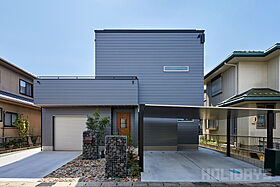 HOLIDAYS【高気密高断熱の家づくり】の施工事例「リビングイン階段が空間を繋げる住まい」の画像9