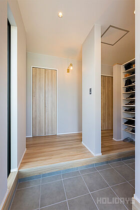 HOLIDAYS【高気密高断熱の家づくり】の施工事例「トレンドを押さえたスモーキーインテリアの家」の画像6