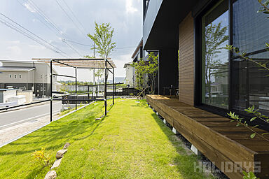 HOLIDAYS【高気密高断熱の家づくり】の施工事例「全館空調搭載の大人かっこいいダークトーンのお家」の画像9