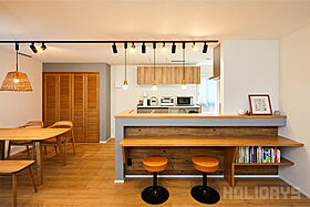 HOLIDAYS【高気密高断熱の家づくり】の施工事例「吹き抜けのキャットウォークが印象的なスパニッシュテイストの家」の画像3