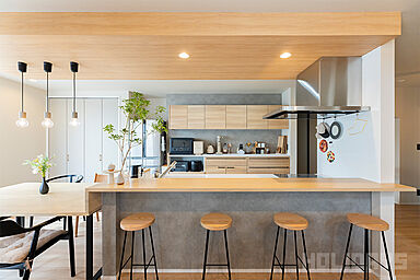 HOLIDAYS【高気密高断熱の家づくり】の施工事例「動線と開放感にこだわったナチュラルモダンハウス」の画像1