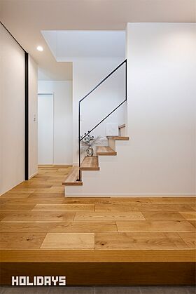 HOLIDAYS【高気密高断熱の家づくり】の施工事例「落ち着いた雰囲気の大人かっこいいナチュラルモダンな家」の画像2