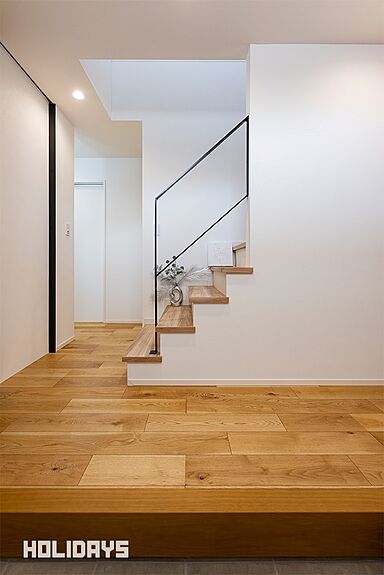 HOLIDAYS【高気密高断熱の家づくり】の施工事例「落ち着いた雰囲気の大人かっこいいナチュラルモダンな家」の画像2