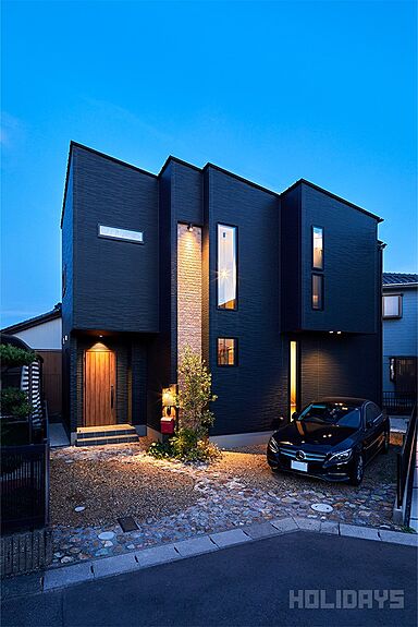 HOLIDAYS【高気密高断熱の家づくり】の施工事例「キャットウォークとスキップフロアが繋がる住まい」の画像