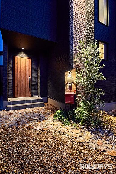 HOLIDAYS【高気密高断熱の家づくり】の施工事例「キャットウォークとスキップフロアが繋がる住まい」の画像1