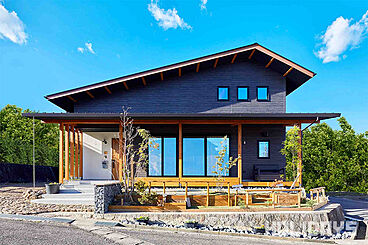 HOLIDAYS【高気密高断熱の家づくり】の施工事例「自然を愉しむ和テイストの家」の画像