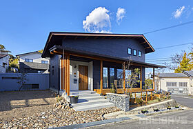 HOLIDAYS【高気密高断熱の家づくり】の施工事例「自然を愉しむ和テイストの家」の画像1