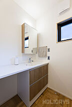 木の家スタイルの洗面所 HOLIDAYS【高気密高断熱の家づくり】の事例画像