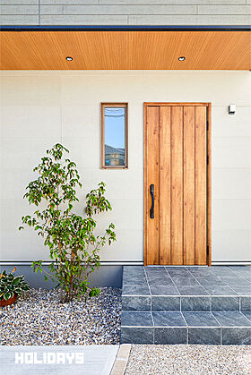 HOLIDAYS【高気密高断熱の家づくり】の施工事例「「現代風レトロ」に詰め込んだこだわり」の画像1