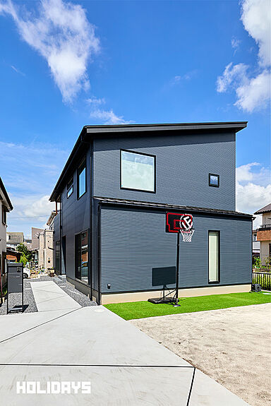 HOLIDAYS【高気密高断熱の家づくり】の施工事例「家事ラク動線に開放的な吹き抜けを叶えた家」の画像