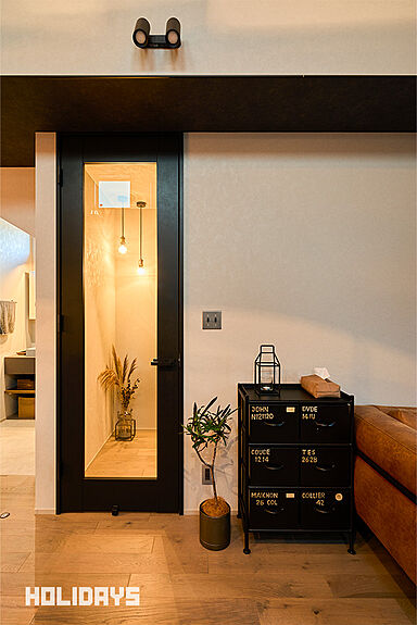 HOLIDAYS【高気密高断熱の家づくり】の施工事例「インダストリアル×ヴィンテージでデザイン性にこだわった住まい」の画像3