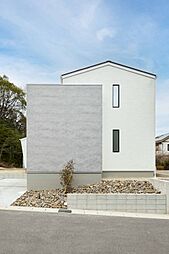 HOLIDAYS【高気密高断熱の家づくり】の施工事例「家族とつながるナチュラルモダンハウス」の画像