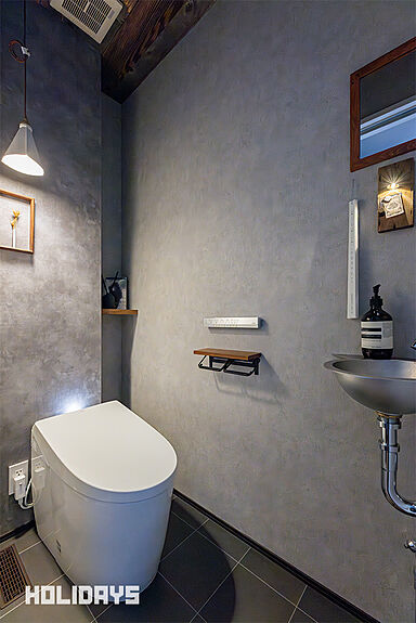 HOLIDAYS【高気密高断熱の家づくり】の施工事例「アウトドア×アンティークで木の質感を愉しむ」の画像4