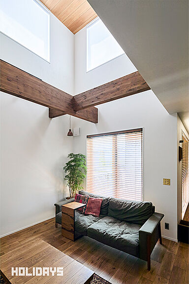 HOLIDAYS【高気密高断熱の家づくり】の施工事例「アウトドア×アンティークで木の質感を愉しむ」の画像8