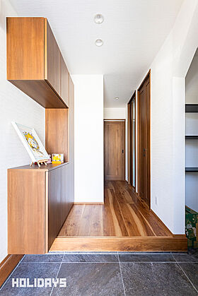 HOLIDAYS【高気密高断熱の家づくり】の施工事例「趣味の時間を楽しめる、開放的なリビングの家」の画像1