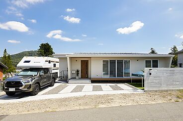 HOLIDAYS【高気密高断熱の家づくり】の施工事例「店舗併用の平屋サーファーズハウス」の画像