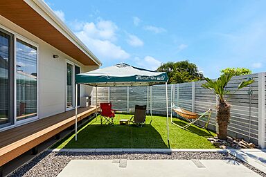 HOLIDAYS【高気密高断熱の家づくり】の施工事例「店舗併用の平屋サーファーズハウス」の画像1