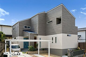 HOLIDAYS【高気密高断熱の家づくり】の施工事例「プライベートな中庭で四季を感じる二世帯住宅」の画像