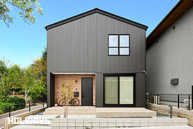 HOLIDAYS【高気密高断熱の家づくり】の施工事例「つながる空間、広がる暮らし」のメイン画像