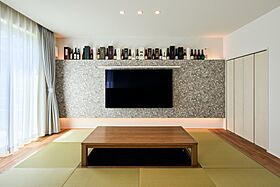 HOLIDAYS【高気密高断熱の家づくり】の施工事例「畳に癒される、陰影が美しいモダンな家」の画像2