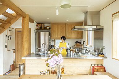 株式会社天然住宅の施工事例「【横浜市/27坪】桜を眺めながらお料理できる家ー自然素材とこだわりのキッチンー」の画像