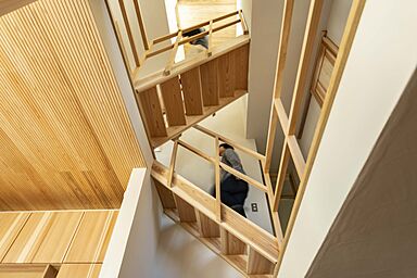 株式会社天然住宅の施工事例「【昭島市/33坪】"ウッドデザイン賞2023”ー自然素材のスキップフロアがある家」の画像4