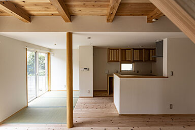 株式会社天然住宅の施工事例「自然素材の規格型住宅『KAERUIE』ー豊かに暮らす家ー」の画像1