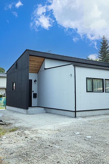 SUNRISE-arc株式会社~“デザイン性”と“機能性”を高水準で両立する理想の住宅~の施工事例「【アウトドアリビングの平屋】」の画像1