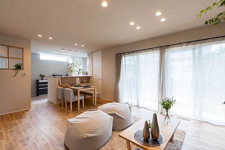 SUNRISE-arc株式会社~“デザイン性”と“機能性”を高水準で両立する理想の住宅~の公式画像_リビング5