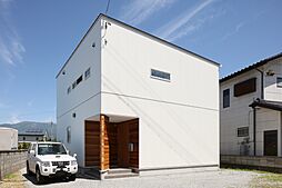 SUNRISE-arc株式会社~“デザイン性”と“機能性”を高水準で両立する理想の住宅~の施工事例「【窓から山々を望める家】」の画像