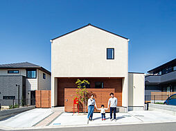 リブホーム建築設計事務所の施工事例「【和歌山市】23帖の広々リビング!たっぷり収納が嬉しい、家事ラク三角屋根の家」の画像