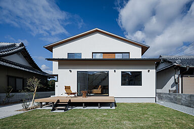 リブホーム建築設計事務所の施工事例「【和歌山県】ノスタルジーに溶け込む塗り壁の家!やさしい佇まいが街並みに馴染む。」の画像