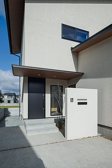 リブホーム建築設計事務所の施工事例「【和歌山県】ノスタルジーに溶け込む塗り壁の家!やさしい佇まいが街並みに馴染む。」の画像3