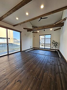 ナカムラハウス 光展示場の施工事例「北側玄関!ダウンフロアリビング&小上がりフロアがあるお家」の画像2