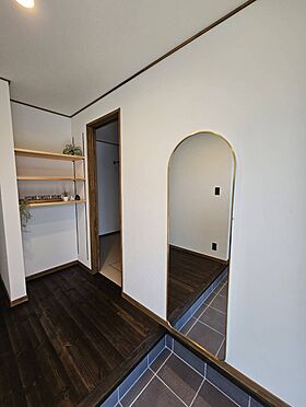 ナカムラハウス 光展示場の施工事例「北側玄関!ダウンフロアリビング&小上がりフロアがあるお家」の画像6