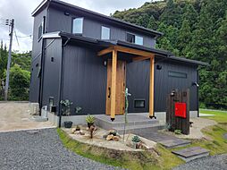 ナカムラハウス 光展示場の施工事例「お洒落なキッチンにペレットストーブがあるお家★」の画像