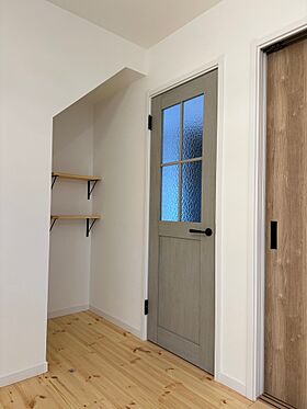 ナカムラハウス 光展示場の施工事例「光市 カラフルなドアのかわいいお家」の画像2