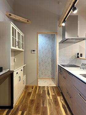 ナカムラハウス 光展示場の施工事例「ガレージ付きで動線と収納に配慮したフラットハウス~平屋 COVACO」の画像2