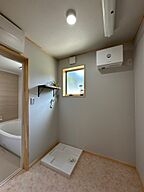 木の家スタイルの洗面所 ナカムラハウス 光展示場の事例画像