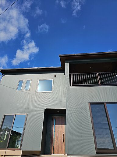 ナカムラハウス 光展示場の施工事例「二年かけてかなえた海の見えるお家...2Fリビングのある二世帯住宅」の画像