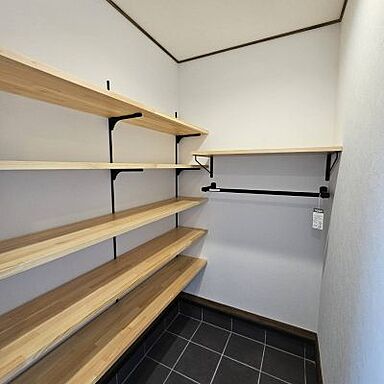 ナカムラハウス 光展示場の施工事例「北側玄関!ダウンフロアリビング&小上がりフロアがあるお家 LOAFER」の画像9