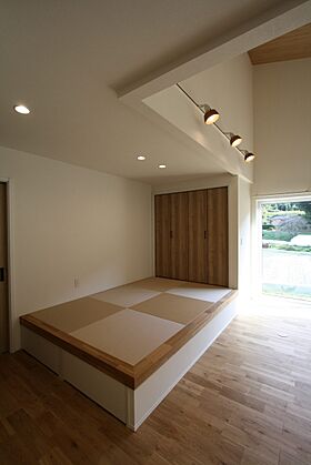 ナカムラハウス 光展示場の施工事例「【田布施町】オークの経年美化を楽しむ、暖かく心地よい住まい」の画像5