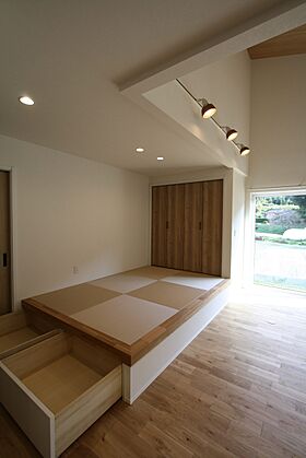 ナカムラハウス 光展示場の施工事例「【田布施町】オークの経年美化を楽しむ、暖かく心地よい住まい」の画像6