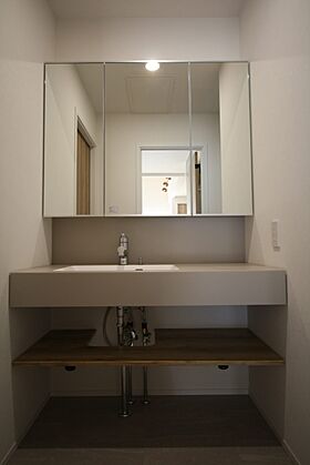 ナカムラハウス 光展示場の施工事例「【田布施町】オークの経年美化を楽しむ、暖かく心地よい住まい」の画像8