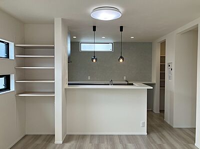 カフェスタイルのリビング ユニバーサルホーム 丸亀店の事例画像