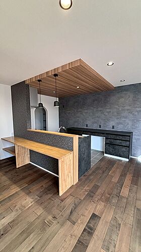 ユニバーサルホーム 丸亀店の施工事例「大人のモダン空間」のメイン画像