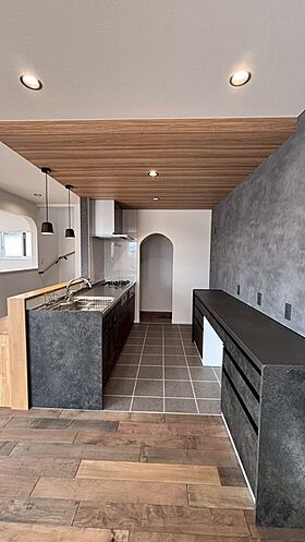 ユニバーサルホーム 丸亀店の施工事例「大人のモダン空間」の画像1