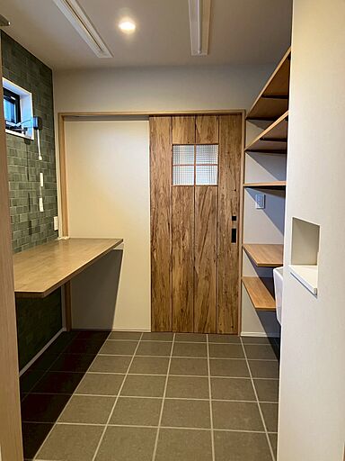ユニバーサルホーム 丸亀店の施工事例「キャンプ道具が主役の家」の画像2