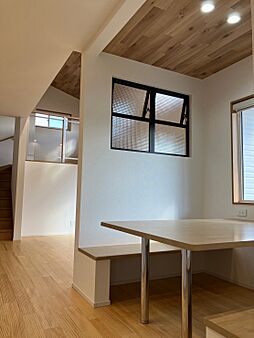 ユニバーサルホーム 丸亀店の施工事例「家族がつながるスキップフロアの家」の画像